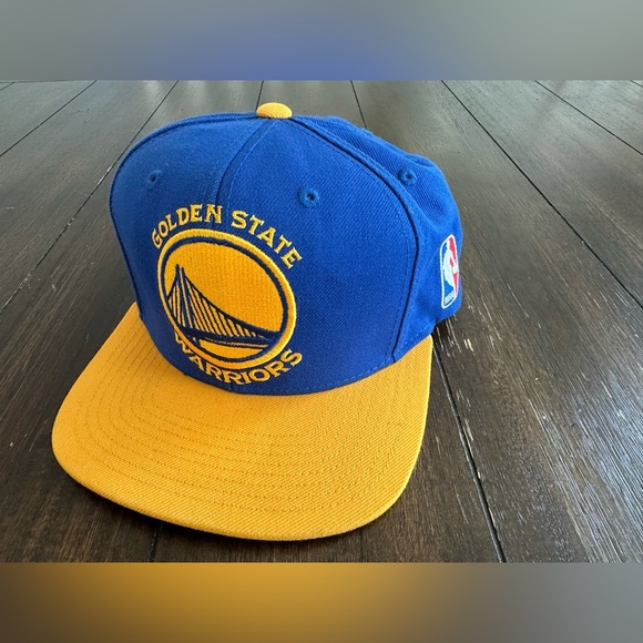 Gold State Warriors Mitchell & Ness hat - Picture 12 of 12